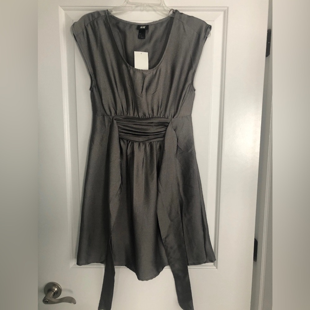 H & M Gray Silver Dress Women's Size 8 - Brand New With Tags!